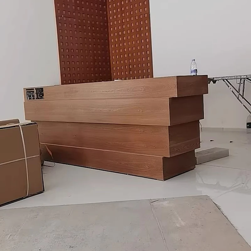 ผู้จัดโต๊ะต้อนรับความงาม ร้านค้าที่ทันสมัย ​​บาร์ โรงแรมหรู ร้านอาหาร โต๊ะต้อนรับ จอแสดงผลโมสตาดอร์เฟอร์นิเจอร์เชิงพาณิชย์