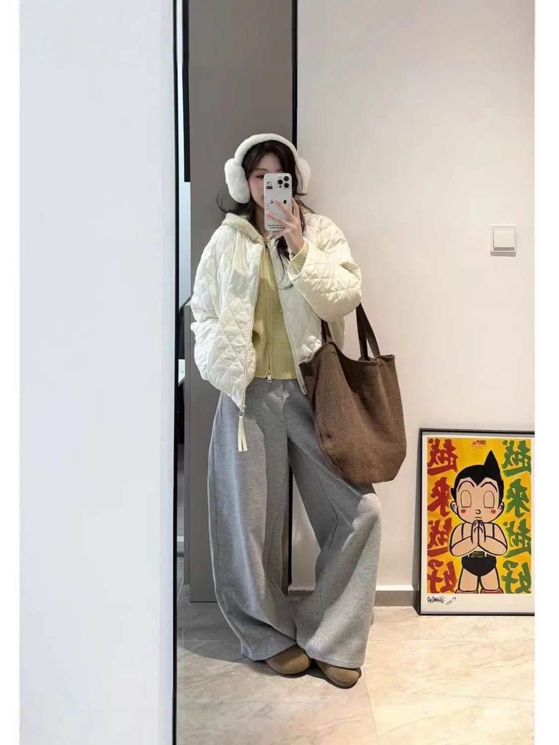 2025 Otoño Invierno Chaqueta corta de algodón acolchada suave y cálida mate a prueba de viento para mujer