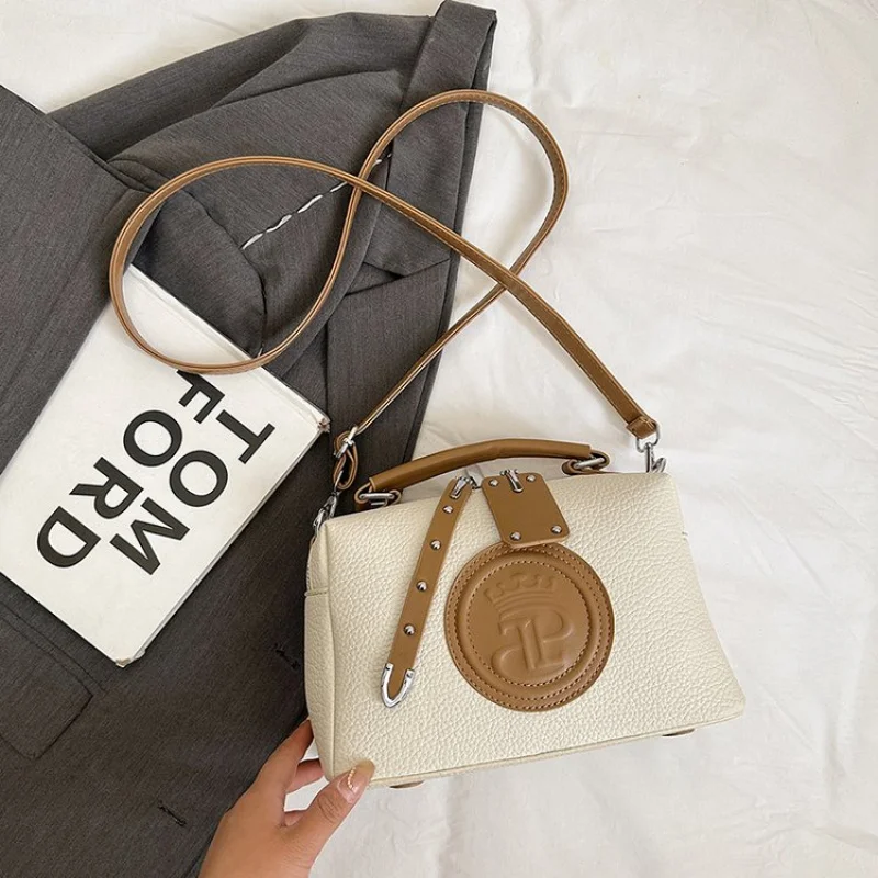 

High-End Women Shoulder Bag With Casual Vintage Look And Embroidered Detail Suitable For Daily Commute​