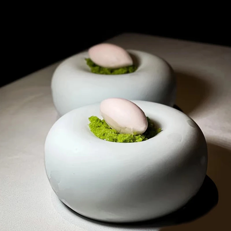 Platos redondos de cerámica con personalidad, vajilla de cocina para el hogar, cubiertos simples de Color sólido, platos para servir aperitivos y postres