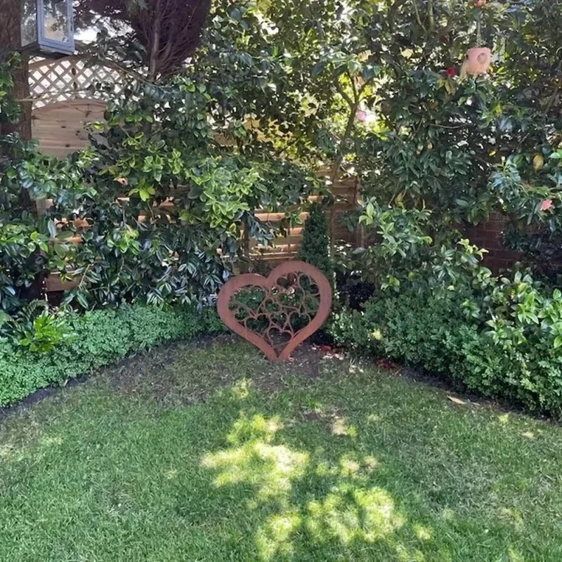 Rustic Metal Heart Garden Stake Iron Heart Silhouette Yard Art Farmhouse Outdoor Christmas Easter Halloween Decor