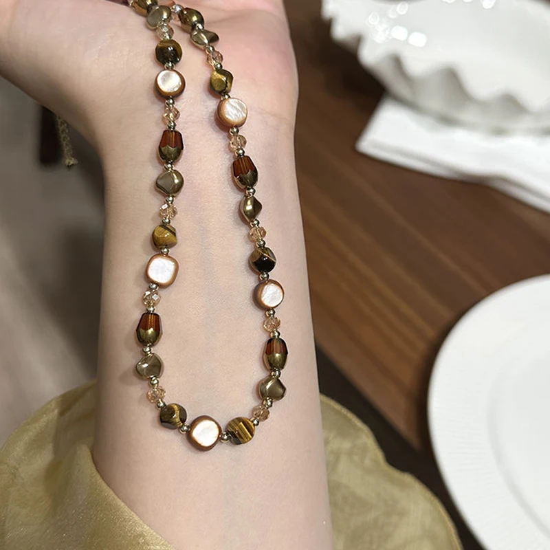 Vintage-Halskette mit braunem, natürlichem Tigeraugenstein für Damen, trendige, handgefertigte Perlenkette, Schmuckgeschenk. – Detail 2
