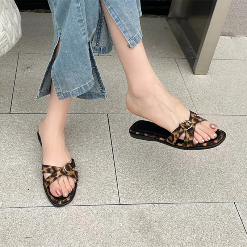 Bailamos Brand New Women Slippers Fashion Leopard Print Flip Flops Flat Heel Outdoor Dress Vaction Casual Flip Flops Beach Shoes