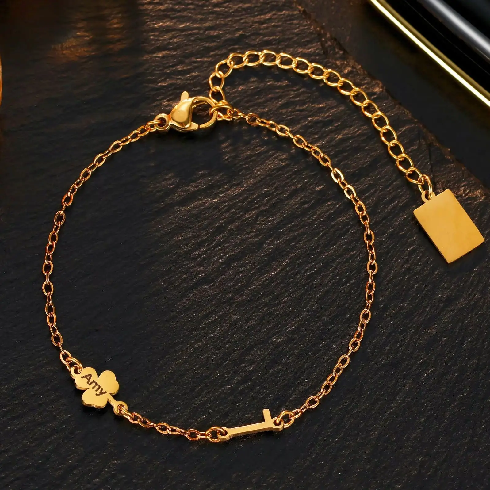A-Z Lettrs Customized Stainless Steel Clover Bracelets for Women Engrave Name Date Women Gold Color Chain Bangles Jewelry Gift