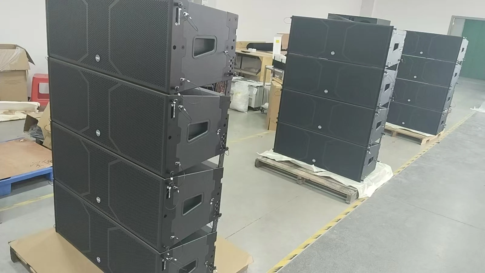 Passive 2000W Output Power Line Array Speakers Titanium Diaphragm Wooden Material Neodymium Magnet With Metal Shell