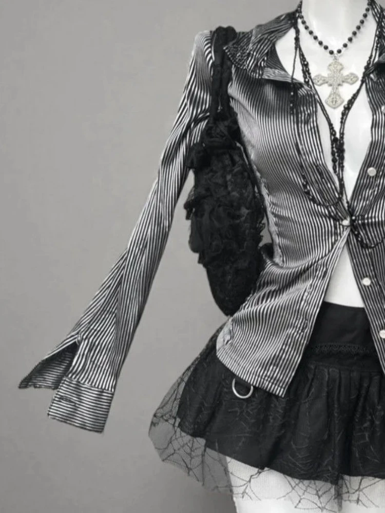 Japanischer Gothic-Stil Vintage Elegante Frau 2-teiliges Set Spitzendesign rückenfreie Bluse + Spitzenrock Harajuku Y2k 2000er Sexy Outfits