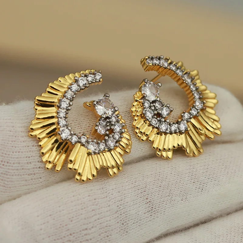 New Sight Design Crystal Irregular Heart Stud Earrings for Women Fashion Brand Jewelry Unique Zirconia Hollow Earrings