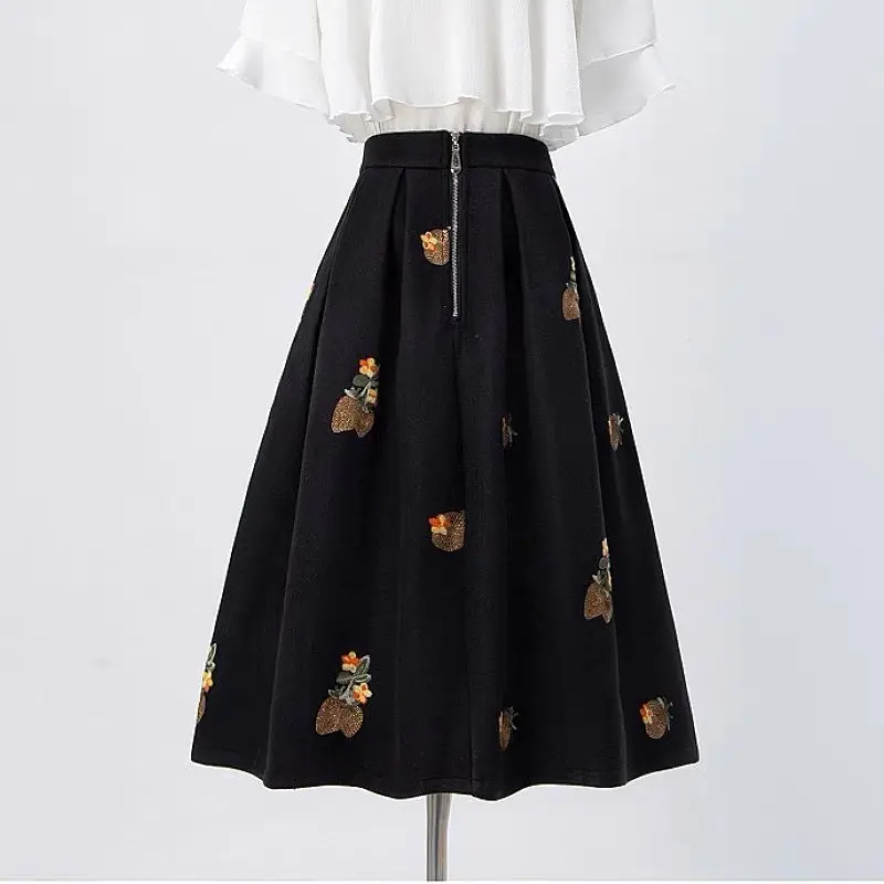 Embroidered Woolen Skirt Autumn and Winter High Waist Umbrella Skirt Fluffy Women A-line Vintage Long Skirt Women Elegant M159