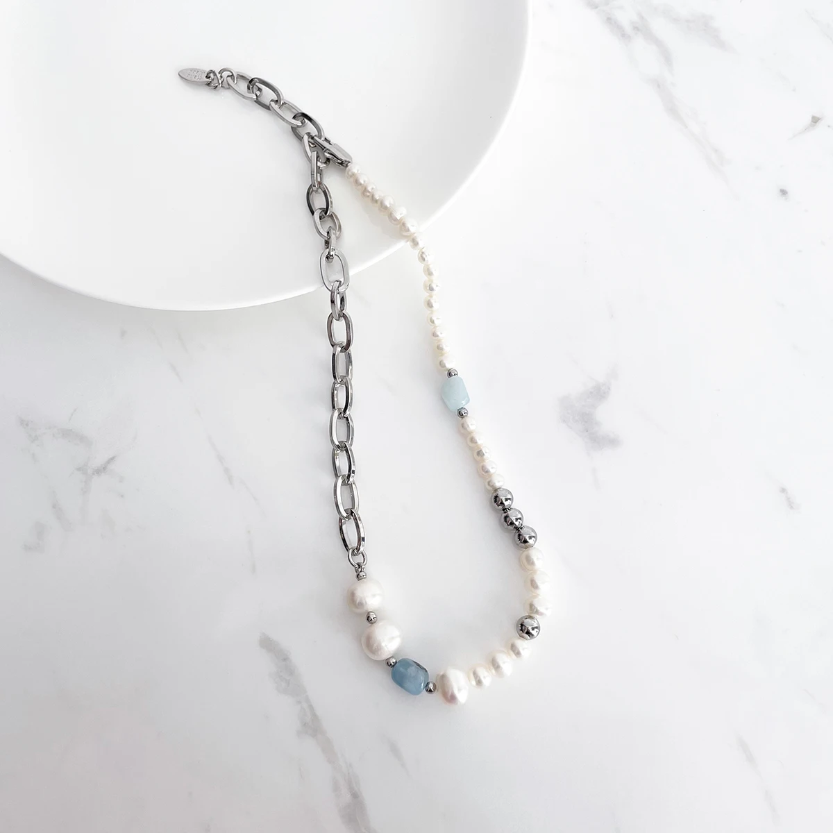 2022 new cold style fashion personality natural stone freshwater pearl necklace INS classic stitching female clavicle accessorie