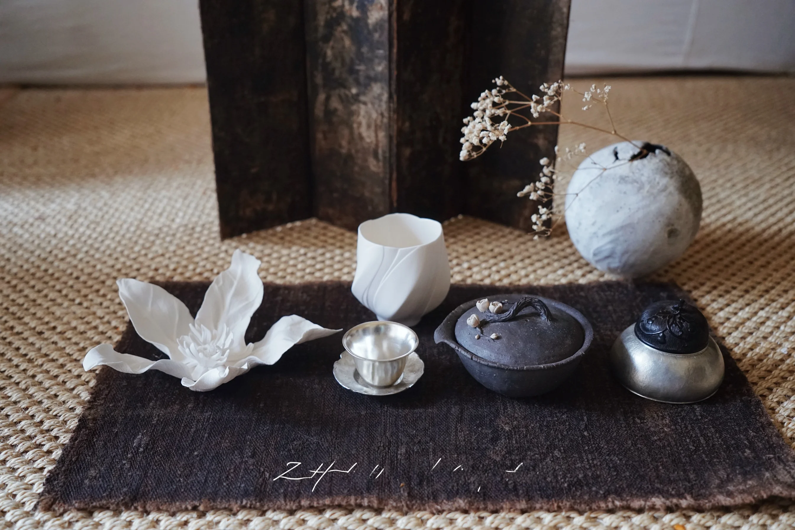 

Chic Minimalist Tea Set No 71 by Zhuoqi Shuo Ceramic Mountain And Tree Thousand Year Love Tea Utensils for to 6 People