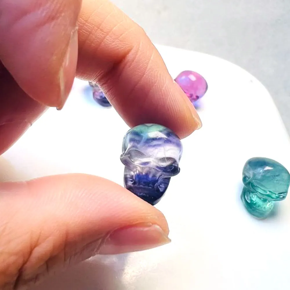 1 قطعة التماثيل فلوريت الطبيعية بلورات الجمجمة نحت كريستال حجر قوس قزح فلوريت المنحوتات الصغيرة شفاء هالوين الديكور #2