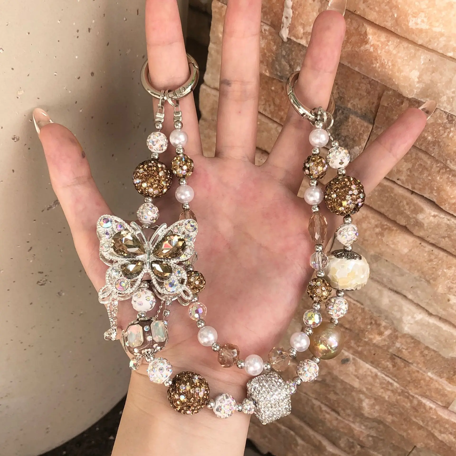 Corrente de telefone com contas feitas à mão com cordão anti-queda com franja de borboleta para celular, bolsa e chaveiro