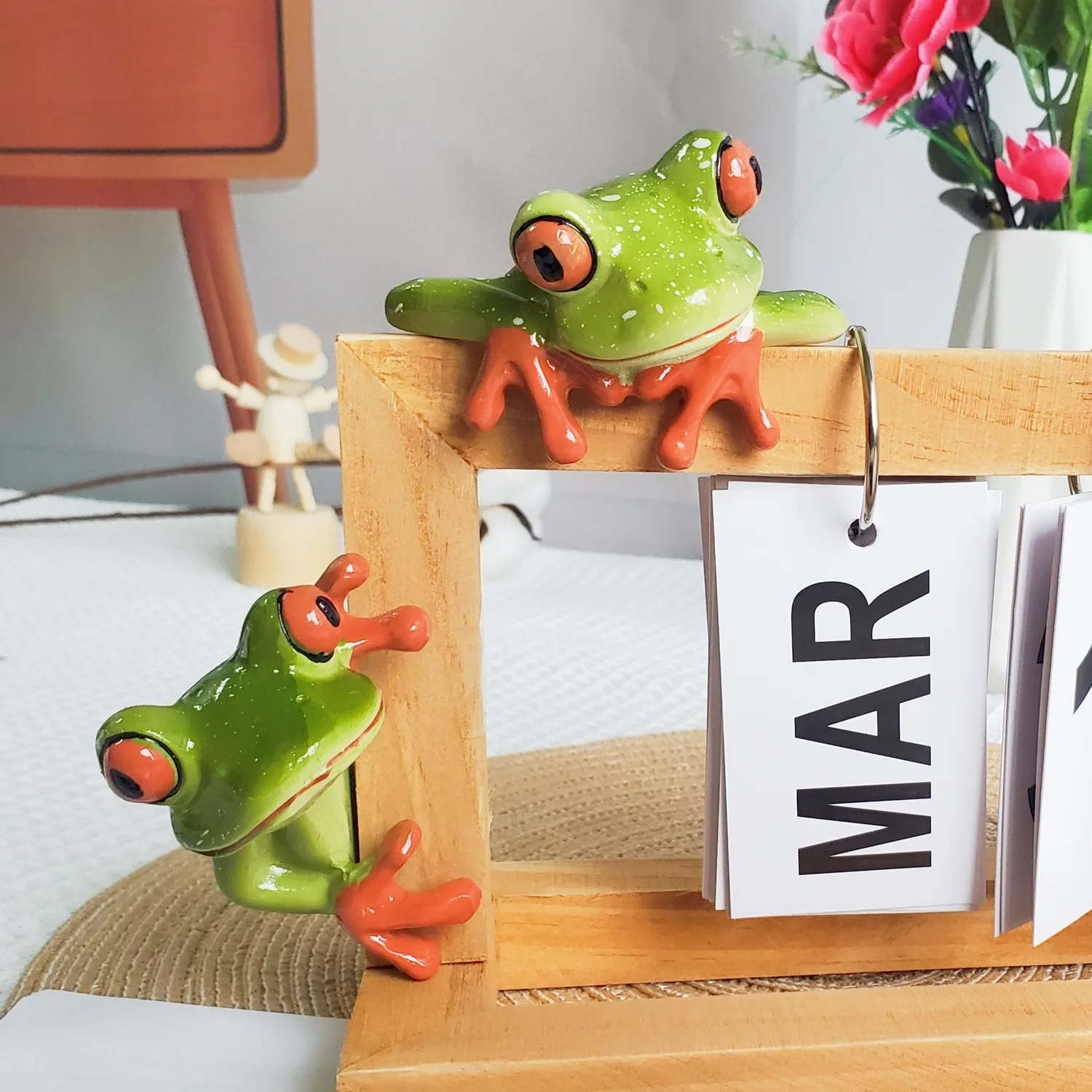 Frog Star People Desk Ornament - Fun Office Display, Tea Pet Decoration, Unique Gift Idea
