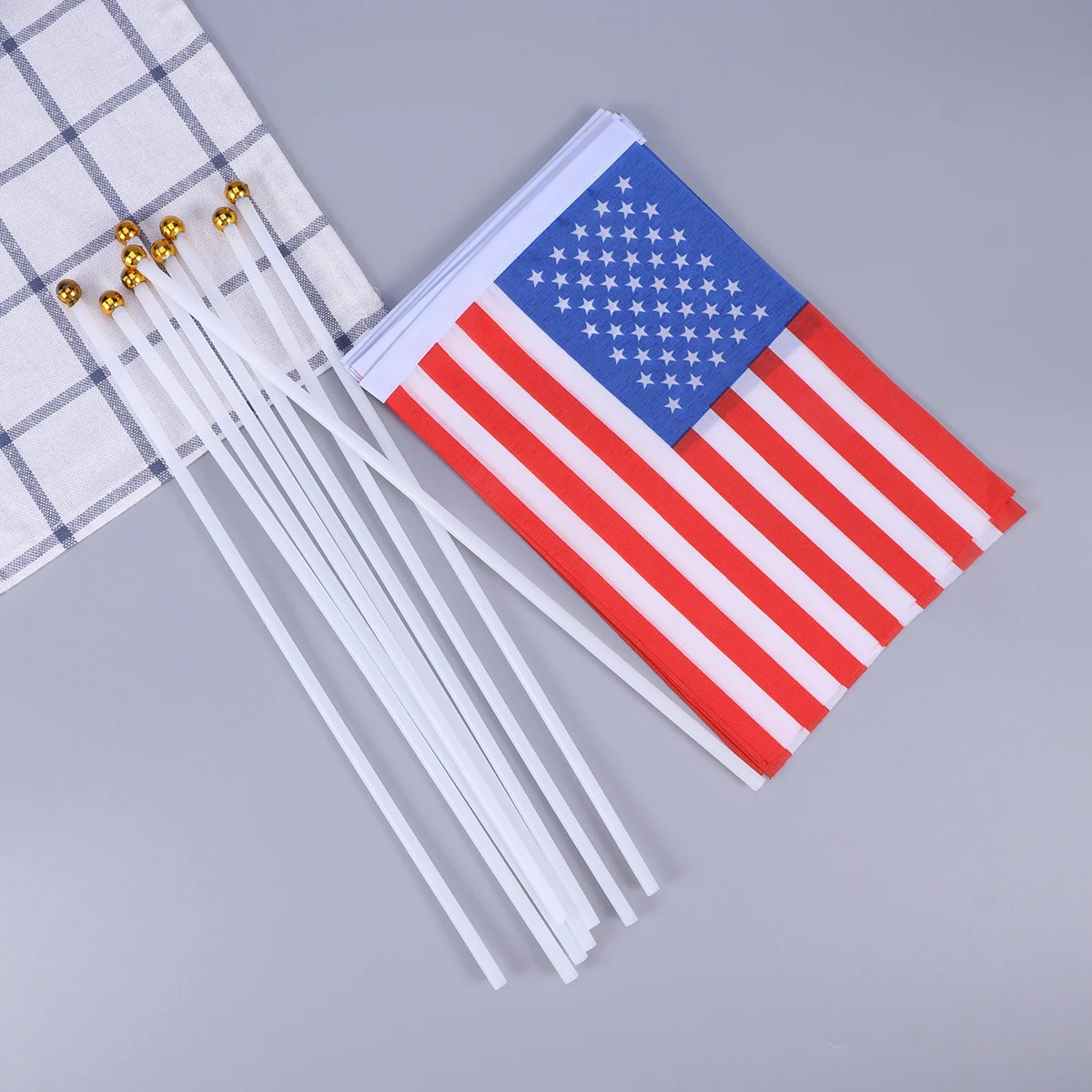 

50pcs Hand Held Usa Flag Mini America Waving Flag Portable Lightweight Polyester Stick Flags For Decoration Table Organizers