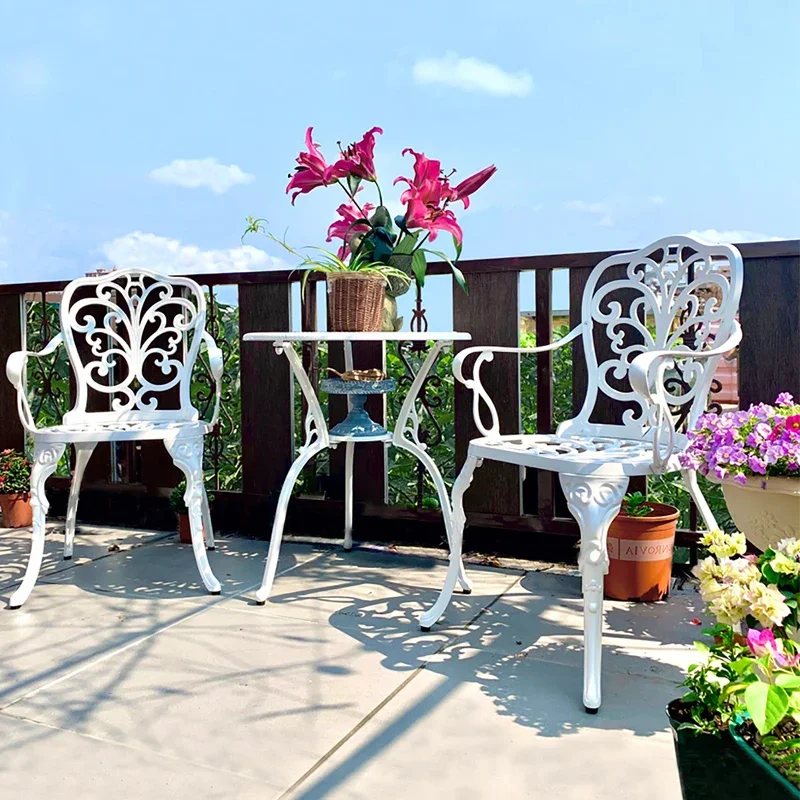 Mesas e cadeiras ao ar livre, mesas e cadeiras de varanda europeias ao ar livre para lazer no pátio, mesas e cadeiras brancas de alumínio fundido