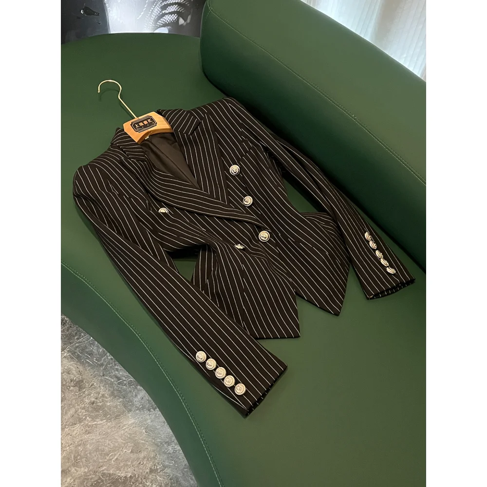 

2025 Новый элегантный рабочий костюм в офисную полоску, тонкий короткий двубортный повседневный пиджак с зубцами, верхняя одежда черного цвета