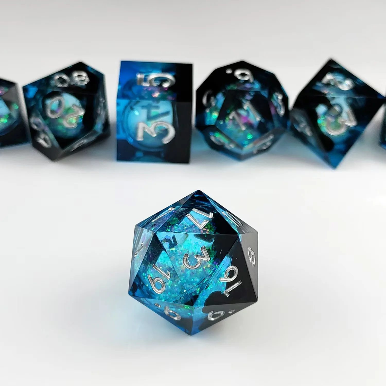 

7pcs Liquid Core Dice Role Playing Dice RPG Resin Cube for Dungeons and Dragons Board Games Resin Edge Dice DND Dice Set