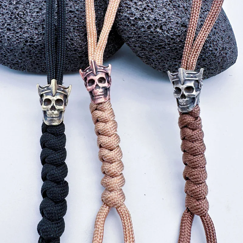 Escultura de cabeza de calavera y corona, cuentas de cuchillo de latón para exteriores, colgante de cuerda de paraguas EDC, pulseras de Paracord DIY, accesorios, cordón colgante