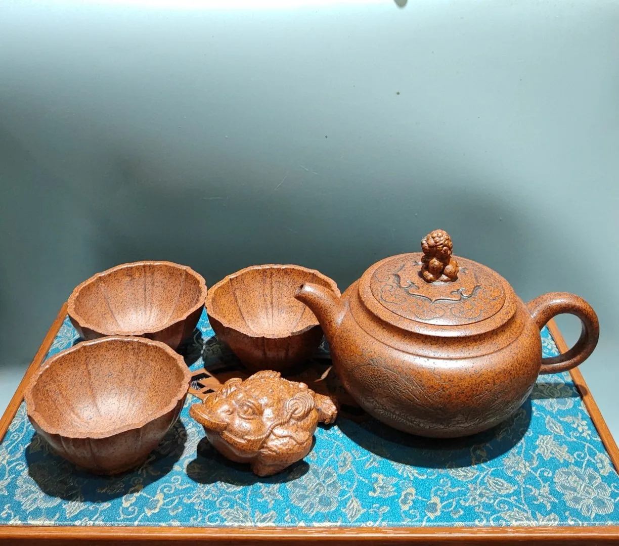 Purple teapot Yixing Purple Clay Teapot Lion Cover dragon pattern Pot set tea ceremony 3 cups Golden Toad Statue  Kettle Teapot