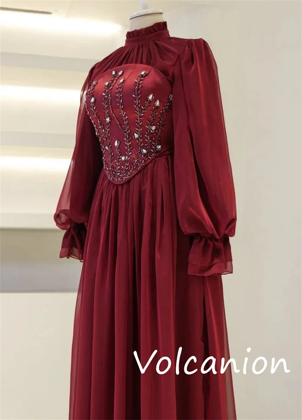 Personalizado estilo chinês net lantejoulas plissado a linha gola alta vestidos longos sob medida ocasião intrincado