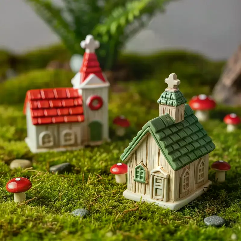 Green/Red Roof House Miniature Model Mini Resin Christmas Village Church Figurines Garden Scene Ornament Photography Prop