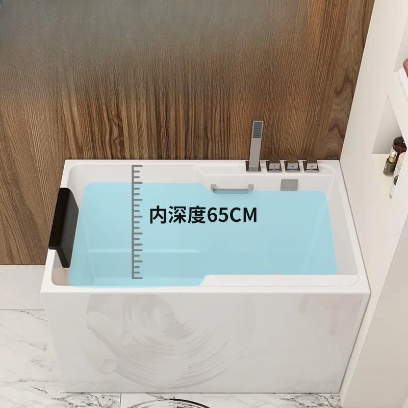 Piccolo appartamento che ha approfondito una piccola vasca da bagno in acrilico integrata seduta indipendente senza cuciture