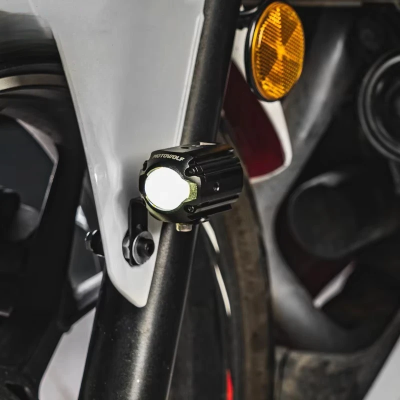 L2 Small and Exquisite LED Spotlight for Nighttime Outdoor Cycling.