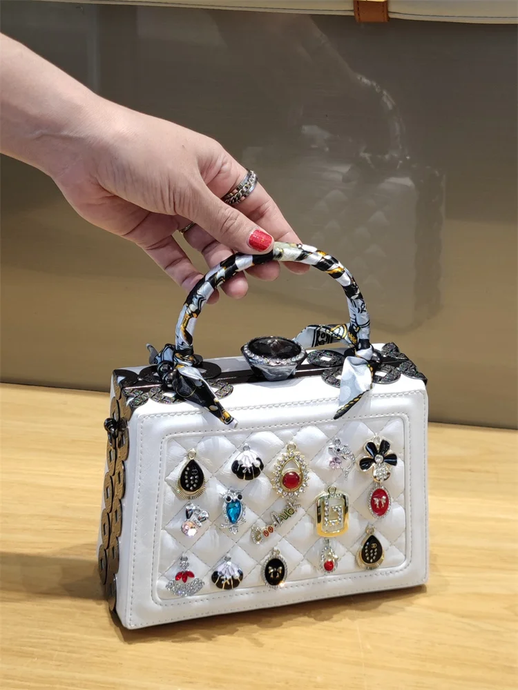 

Модная кожаная сумка с тяжелой вышивкой и стразами, женская маленькая квадратная сумка-бокс, роскошная повседневная сумка через плечо