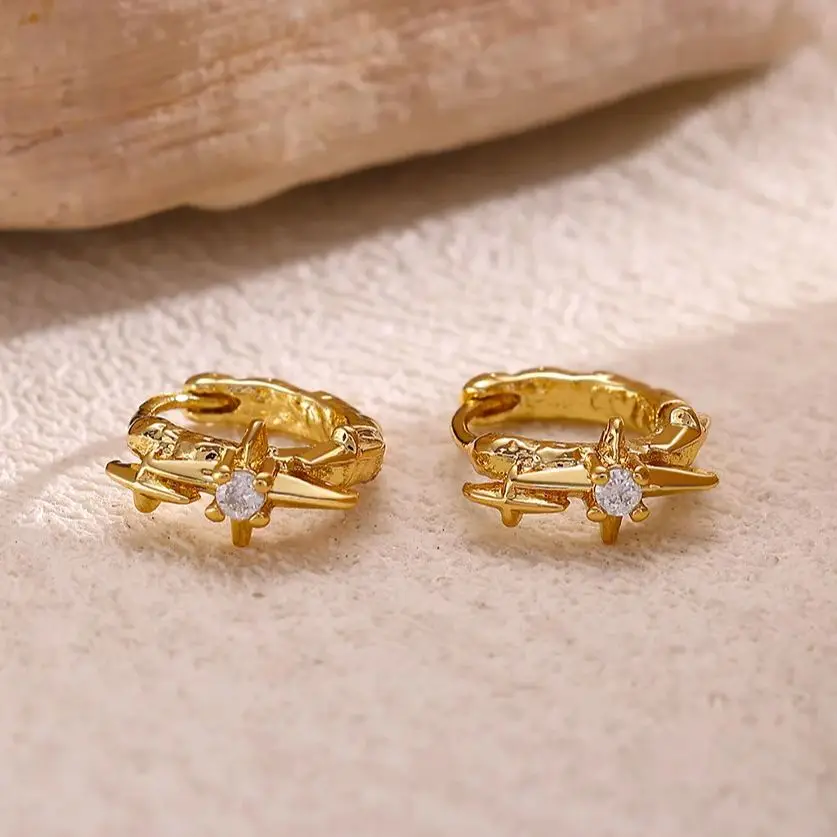 Pendientes de estrella pequeña de circón para mujer, pendiente de aro de estrella de cristal de acero inoxidable de Color dorado, joyería de Navidad hipoalergénica, regalo