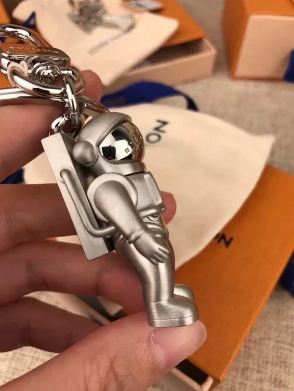 새로운 티타늄 강철 우주 비행사 키 체인 우주 비행사 펜던트 작은 선물 자동차 키 체인 만화 인형 키 체인 펜던트