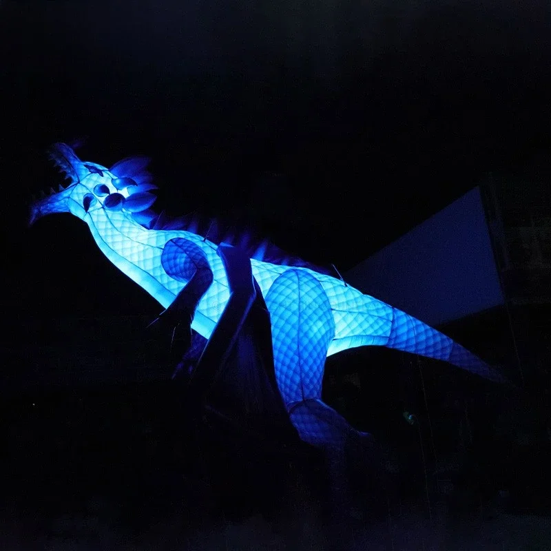 Aangepaste gigantische blauwe opblaasbare vliegende draak met vleugels hangend opblaasbaar dier voor Halloween-decoratie