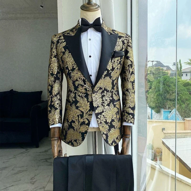 

Floral Jacquard Suits For Men Wedding Slim Fit 2 Piece Gold Pattern Peak Lapel Tuxedo Jacket Black Pants Custom Groom Fashion