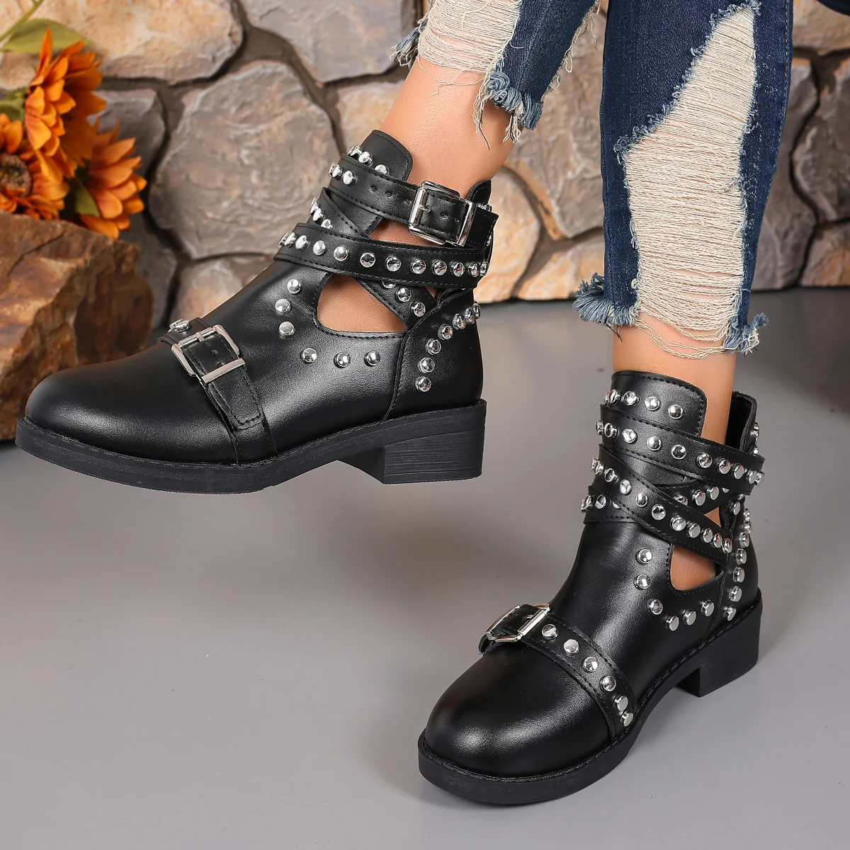 Rivets Black Ankle Boots Women Metal Buckle Straps Square Heel Studded Woman Boots Fashion Motorcycle Shoes Zapatos De Mujer