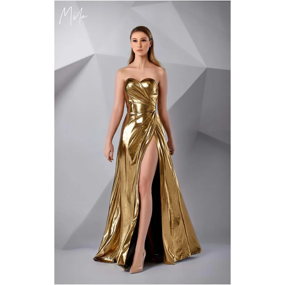 Mila Goldenes A-Linien-Abschlussballkleid mit seitlichem Schlitz, trägerlos, ärmellos, maßgeschneidert, formeller Abend, bodenlang, Gala-Kleid