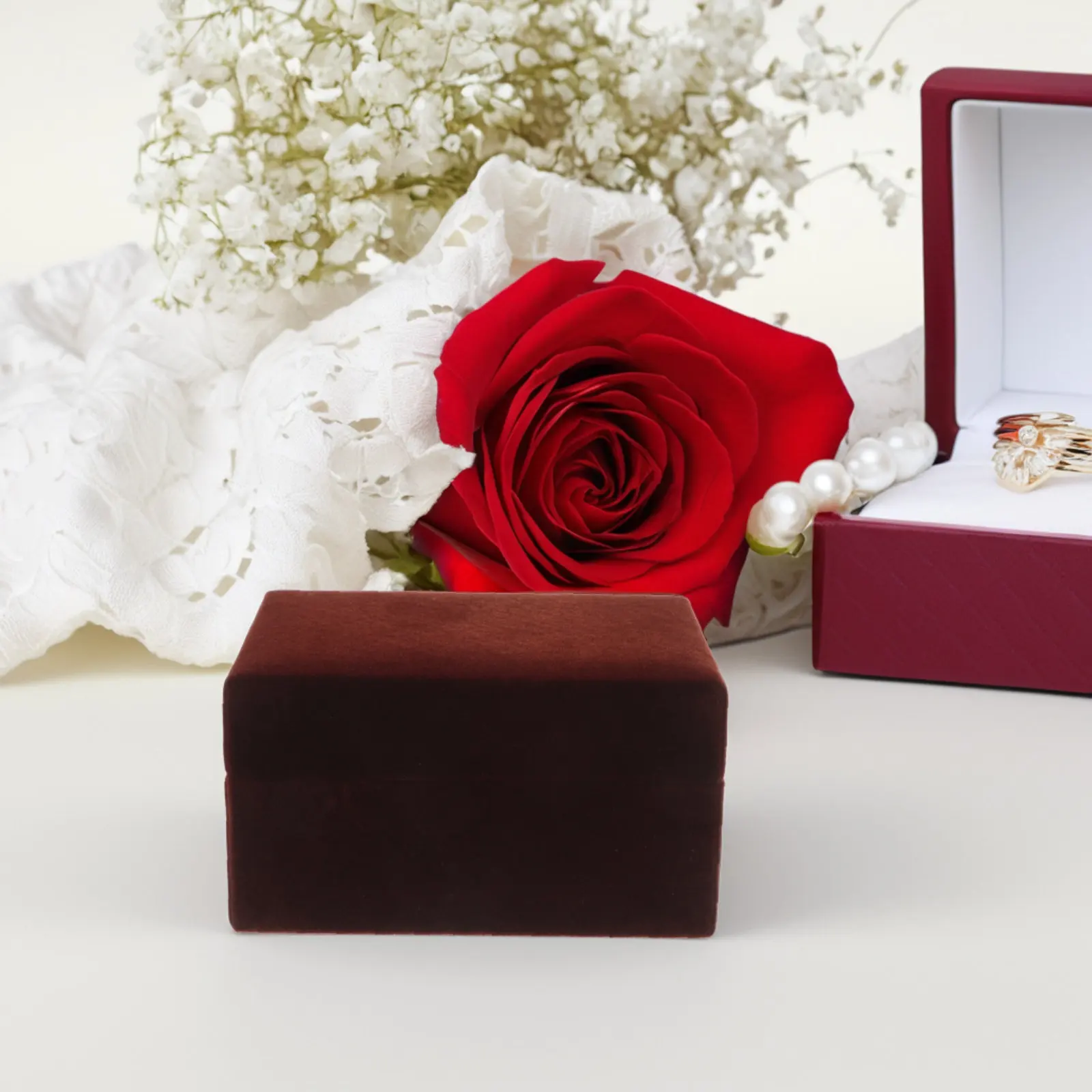 

Маленькая дорожная шкатулка-органайзер для украшений с откидной крышкой, футляр для хранения и демонстрации колец, серег, часов, браслетов, ожерелий