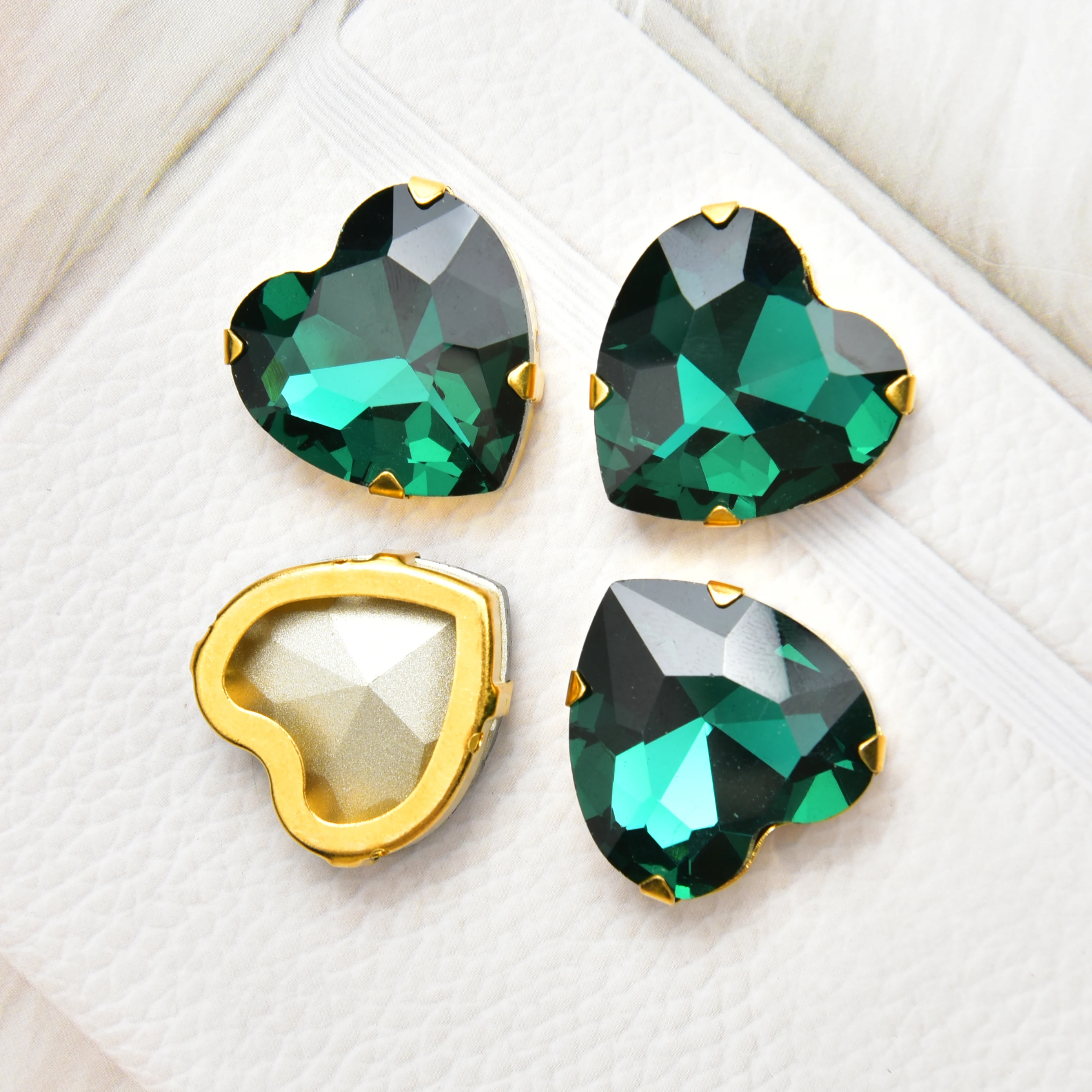 5-pecas-saco-de-strass-de-cristal-k9-em-formato-de-coracao-de-27mm-com-furos-de-fixacao-em-dourado-para-costurar-em-sapatos-roupas-e-acessorios