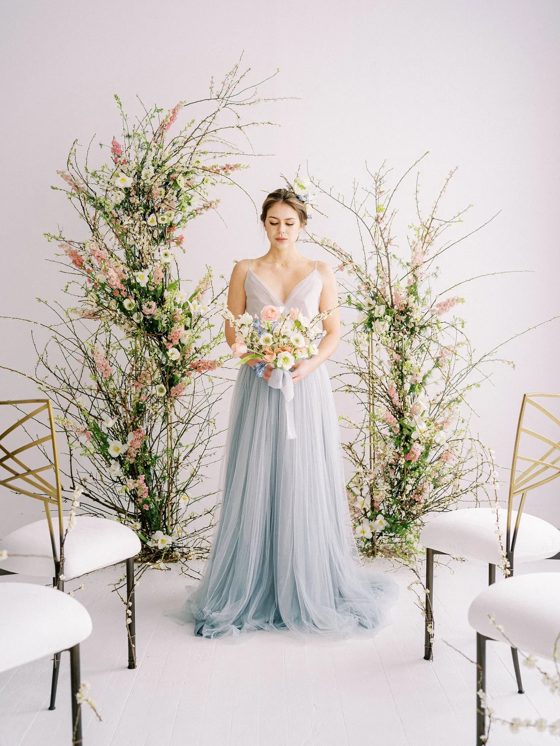 Elegantes Brautkleid aus Tüll mit V-Ausschnitt, blau, schlichtes A-Linien-Hochzeitskleid, formelles Braut-Hochzeitsball-Abendkleid, individuelle Gestaltung