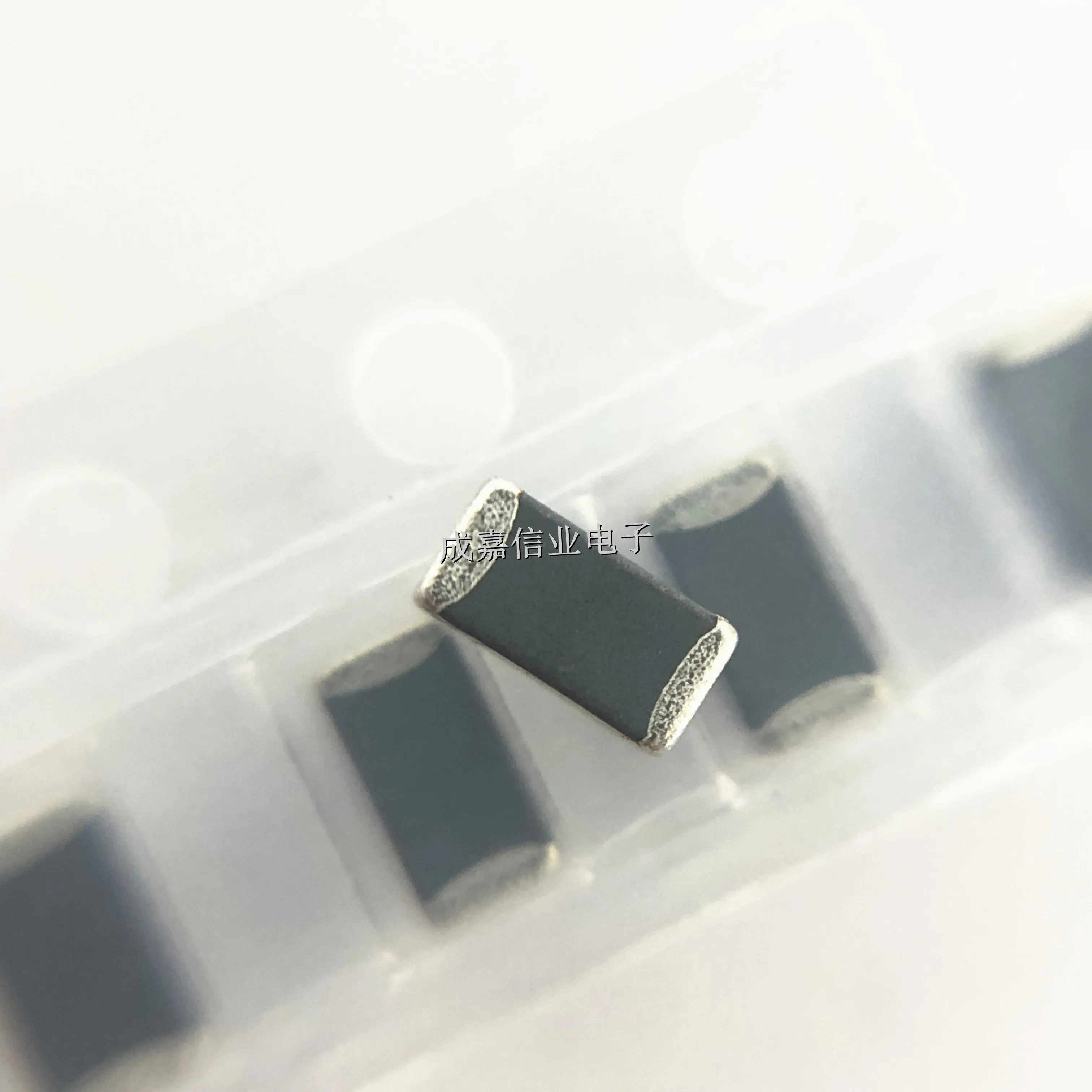 10pcs/Lot LQM31PN1R0M00L 1206 (3216 metric) Power Inductors - SMD 1UH 20% 1.2A 150mOhms Operating Temperature:- 55C-+ 125 C