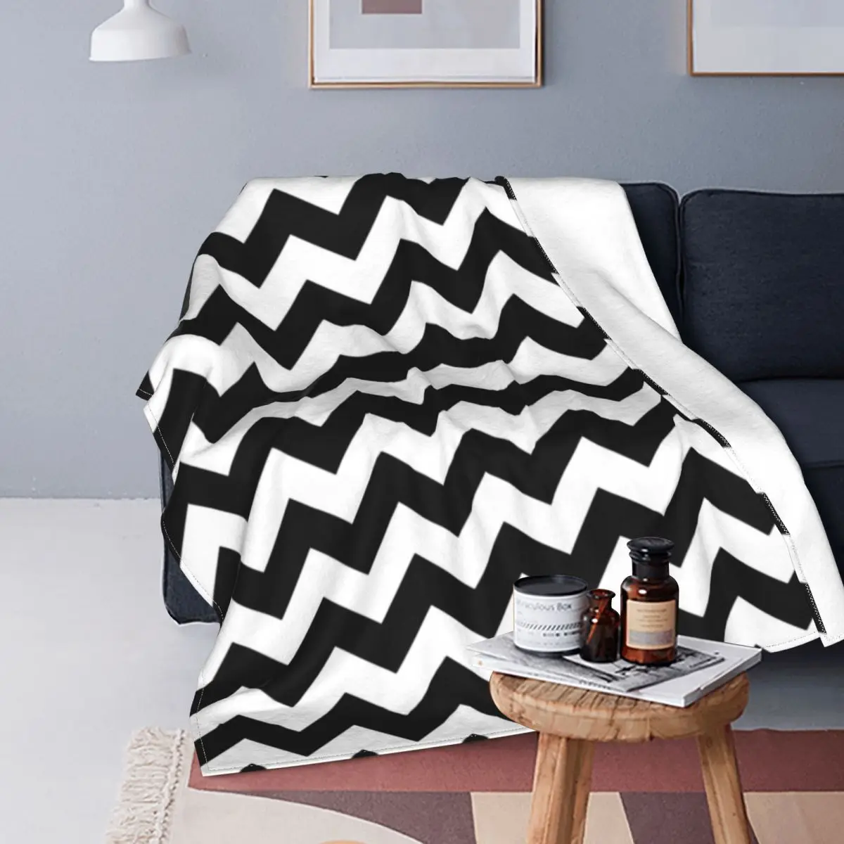 

Classic Black White Striped Blanket Chevron Zigzag Pattern Furry Fleece Blanket Sleep Soft Cheap Bedspread