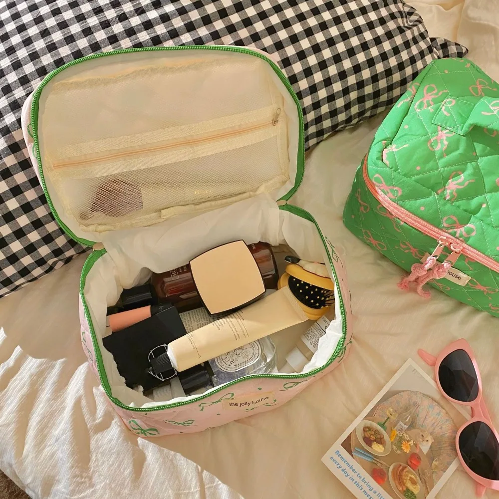 Ins Bowknot حقيبة مستحضرات تجميل مبطنة متعددة الوظائف سعة كبيرة حقيبة تخزين مستحضرات التجميل لينة المحمولة القرطاسية حقيبة التخزين السفر #1