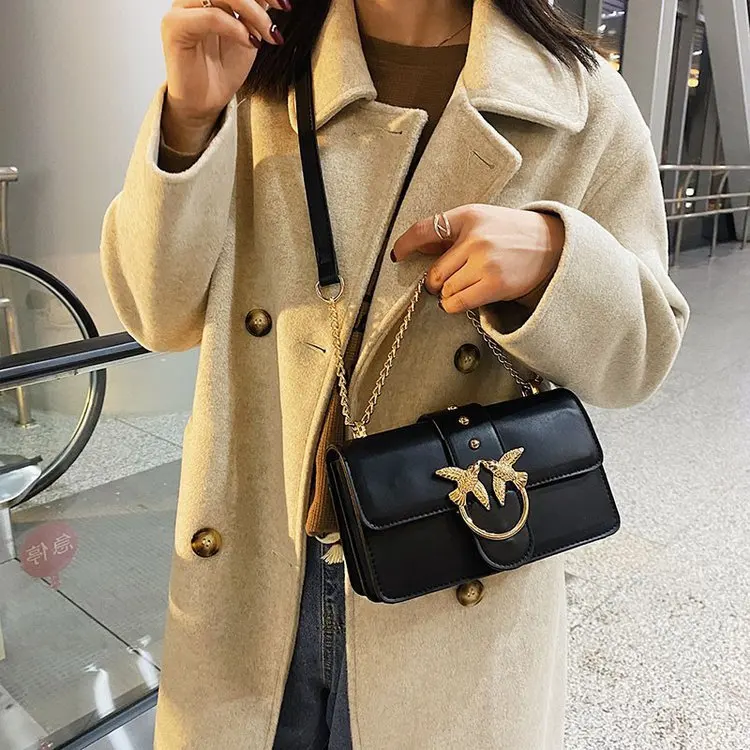 

Сумка Silent Volume 2026, Просторная минималистичная сумка через плечо, Сдержанный акцент с цепочкой, Тихая мощь