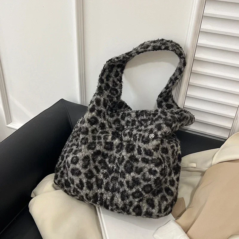 

Leopard Print Canvas Bag for Women Large Capacity 2024 New Autumn and Winter Casual Crossbody Bag Class Commuting Tote Bag Paket