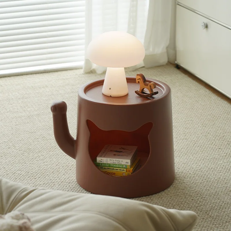 Small apartment, a few corners of the sofa, modern simple Internet celebrity bedside table, shared by people and pets