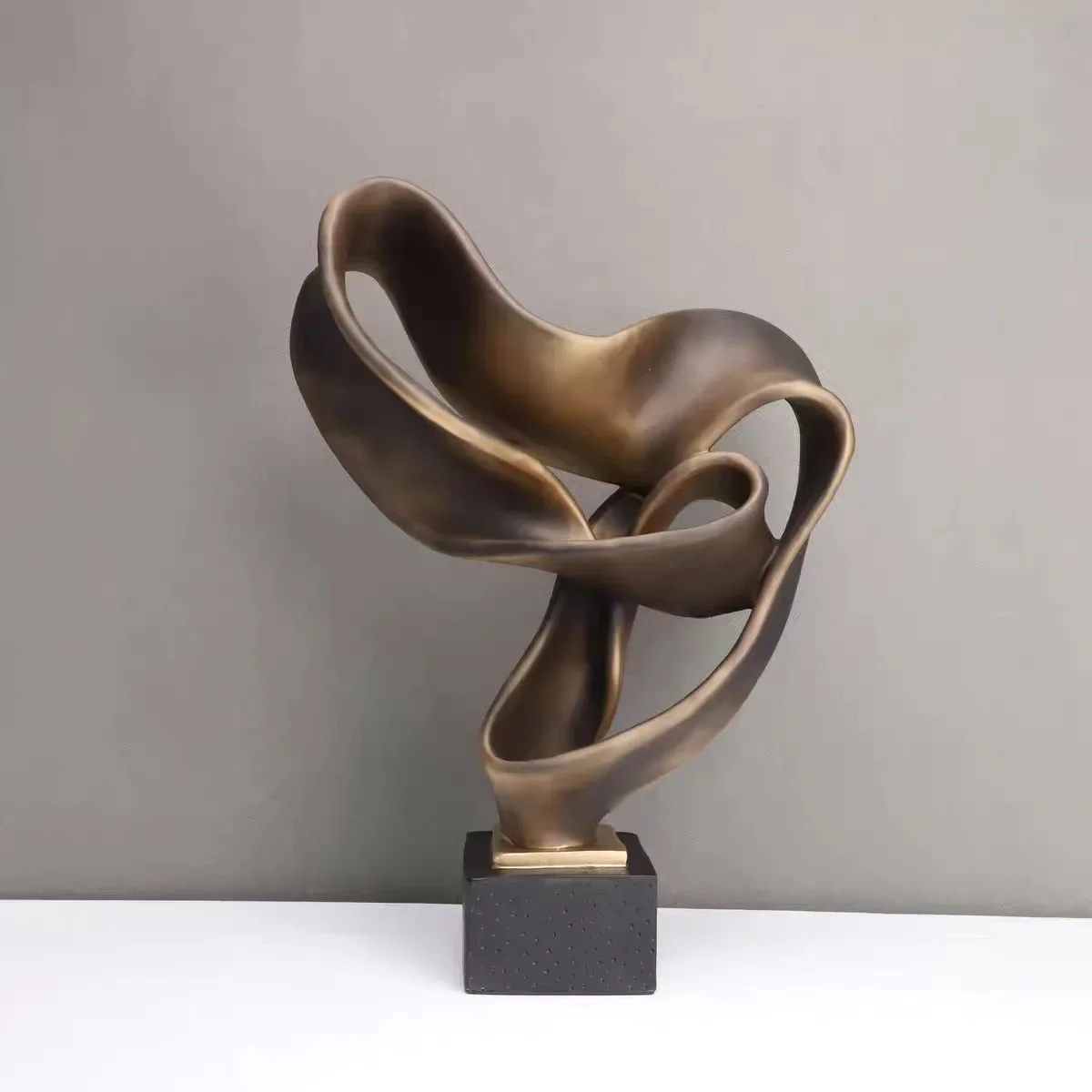 Nordic Abstract Resin Ribbon Ornament Model Room Bedroom Study Living Room Dining Room Accessories