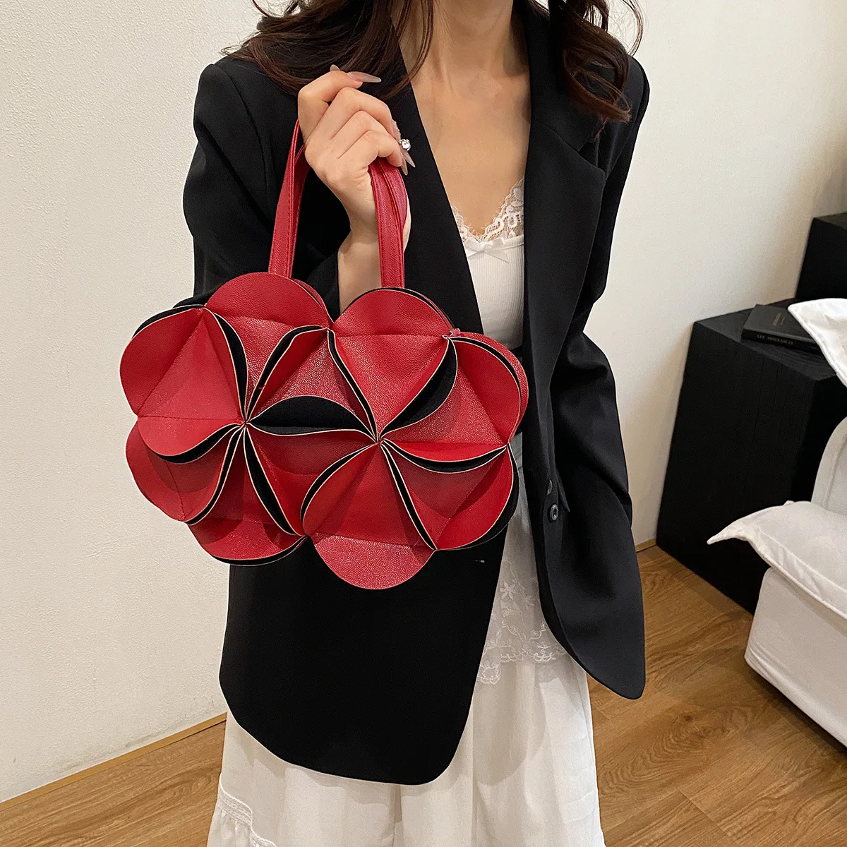 

New! Stylish Light Luxury Women's Bag - Cute Floral Design, Shoulder/Crossbody & Creative Pleated Handbag