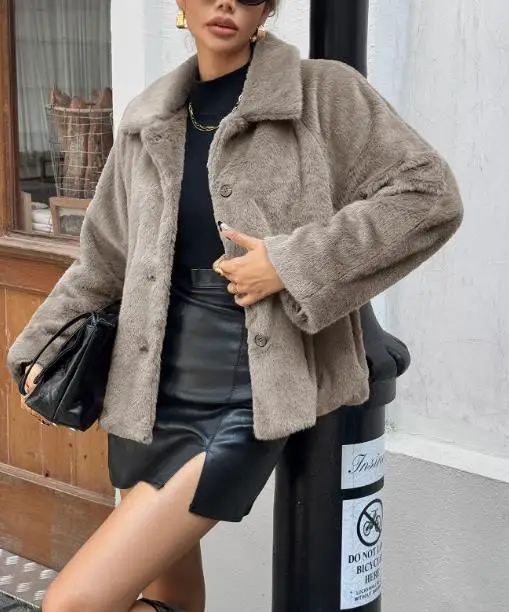 

2025 Autumn and Winter Vacation Long Sleeved Sweater Coat Women's Clothing