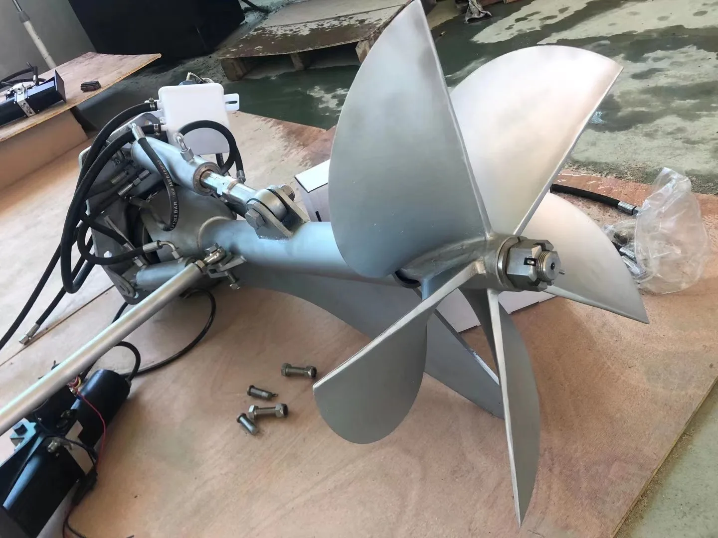 Aktiver Halbdiffus-Propeller aus Edelstahl, Außenbordpropeller, 5-Blatt-Propeller mit CCS für Schiff