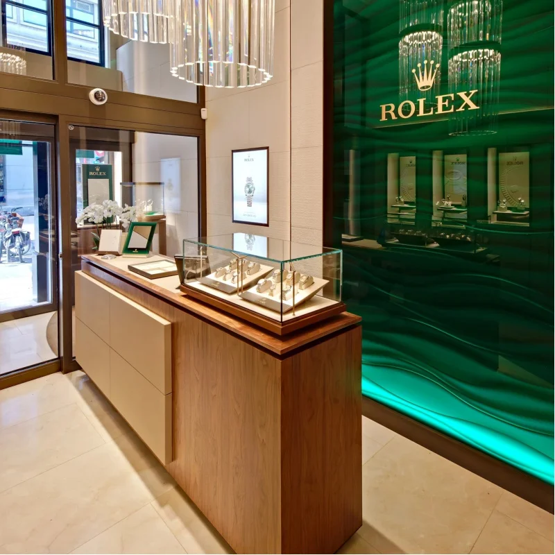 custom.Hot Sale Antique High-End Luxury Watch Jewelry Display Cabinet Elegant Design Exclusive Jewelry Store Racks