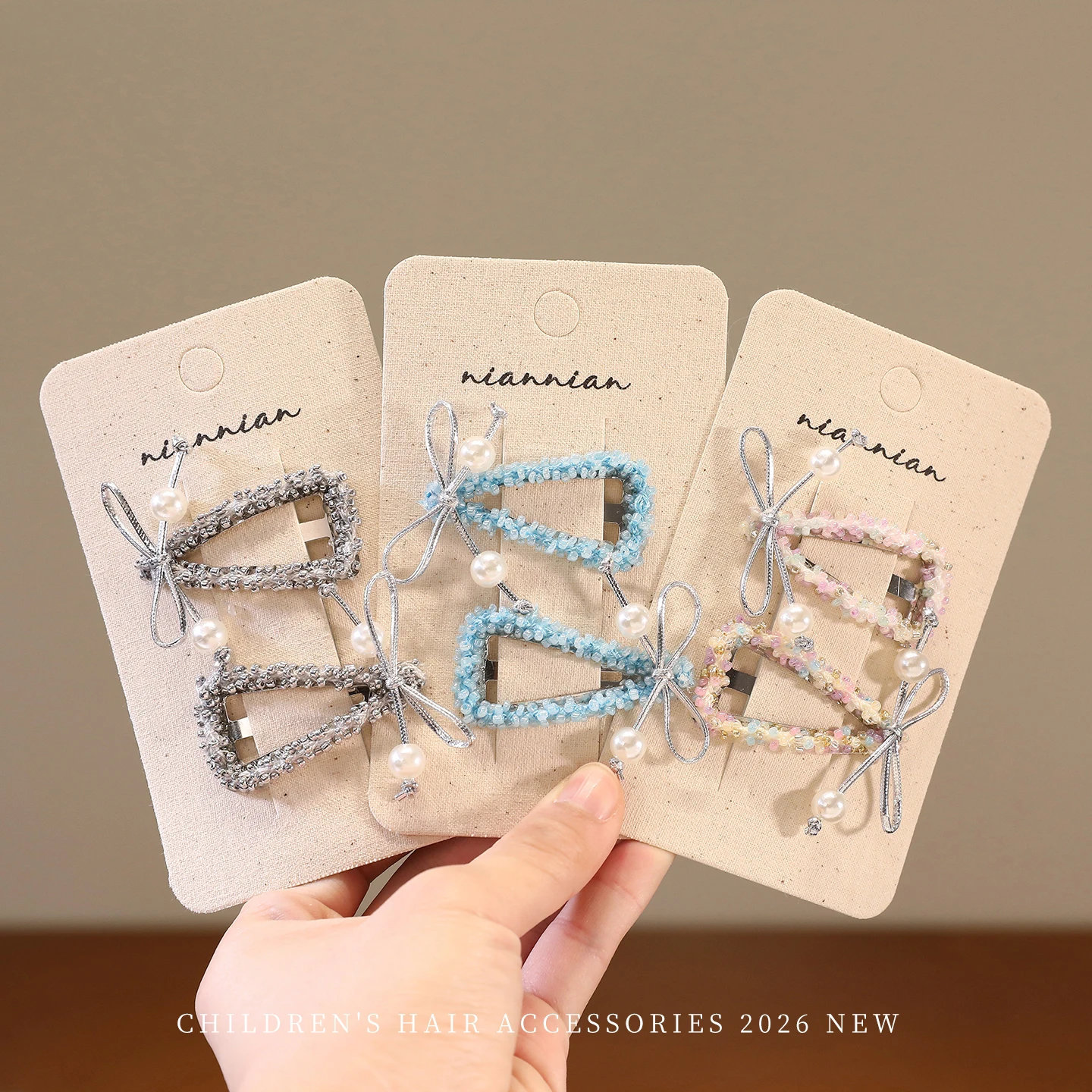2 Stück/Set Neue Simulierte Perlen-Dreieck-Haarspangen für Mädchen Niedliche Strass-Haarklammern Premium Haaraccessoires für Kinder und Kleinkinder