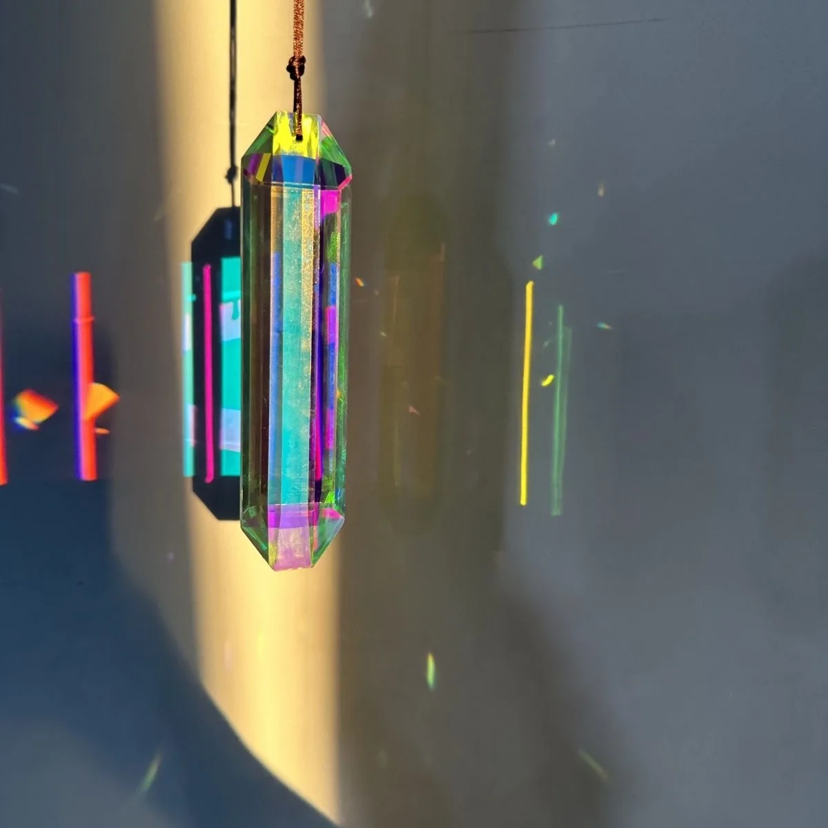 1Pcs Sunshine rainbow catcher, crystal diamond long pendant, rainbow refraction pendant, suitable for home and car decoration